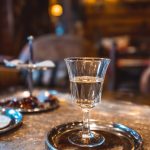 Ein Glas Rakija bei der Rakija-Verkostung in Split