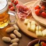 Tagliere di prosciutto e formaggio servito con la degustazione di birra artigianale a Split