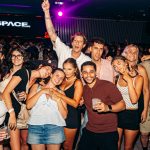 Gruppo di addio al celibato nell'area VIP di una discoteca di Split
