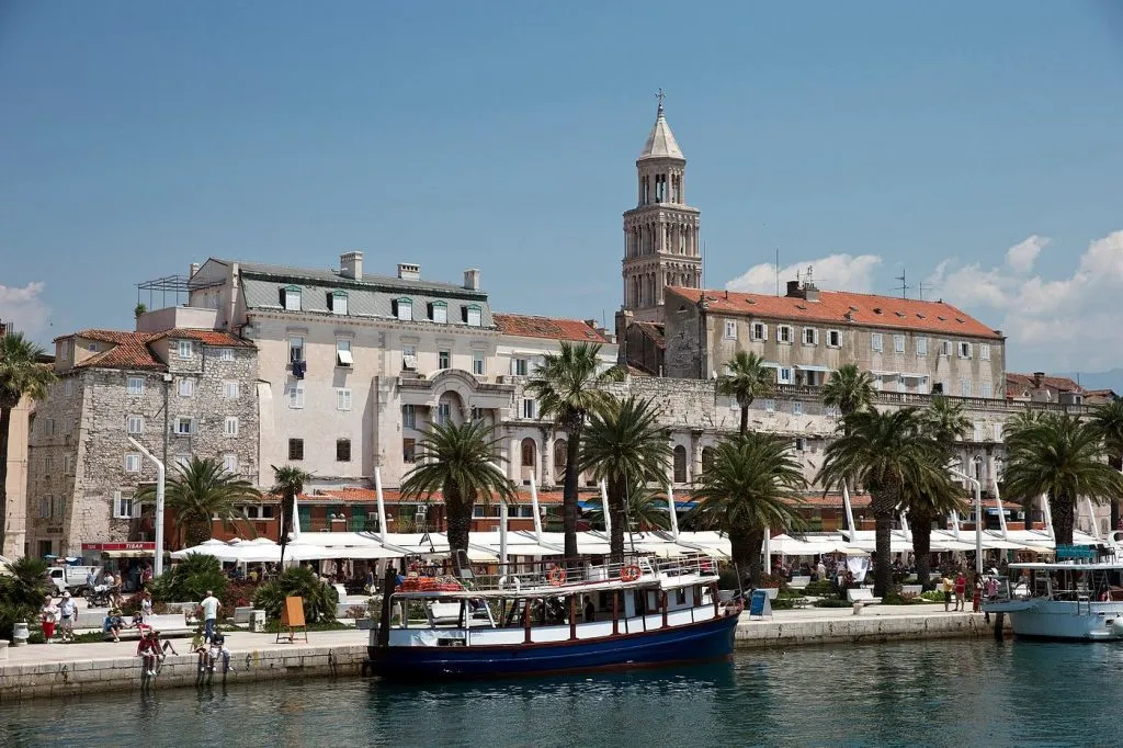 Crociera in barca a metà strada