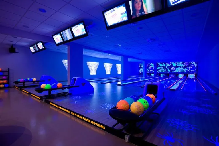 Bowling fun in split