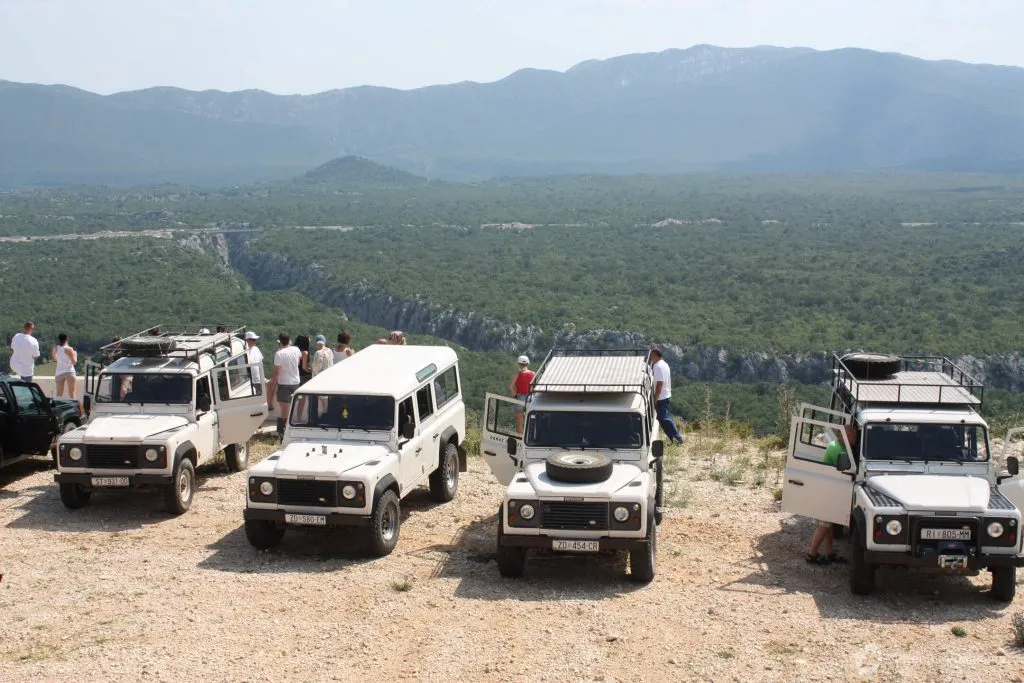 Dirt road parking in split