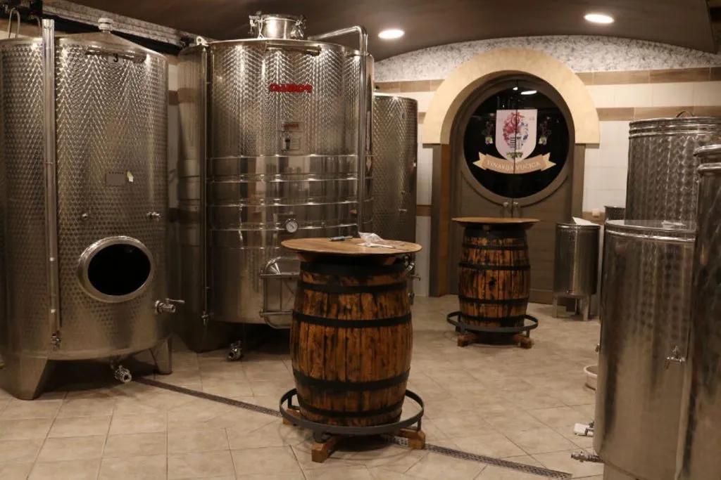 Metal barrels room split stag