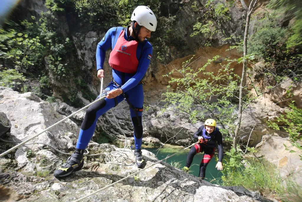 Split canyoning