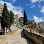Muro di pietra e edificio di charme