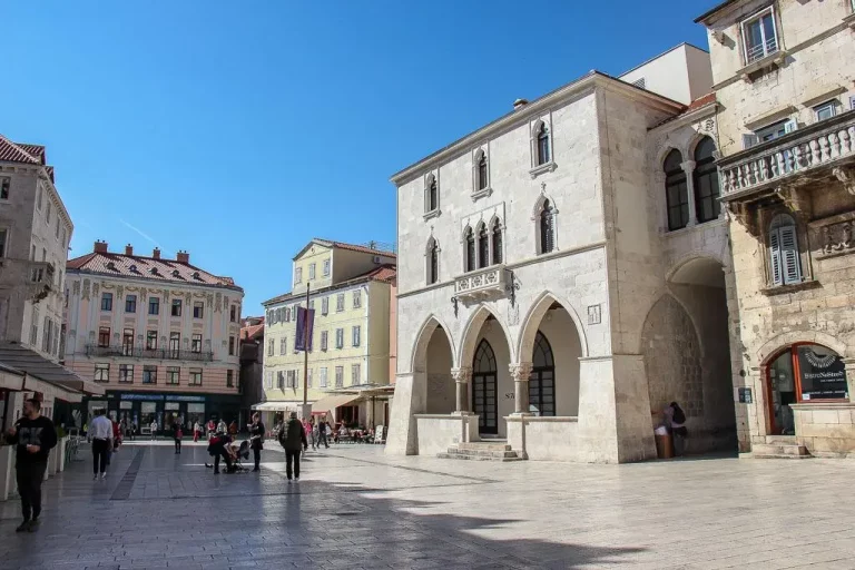 Walking in split plaza